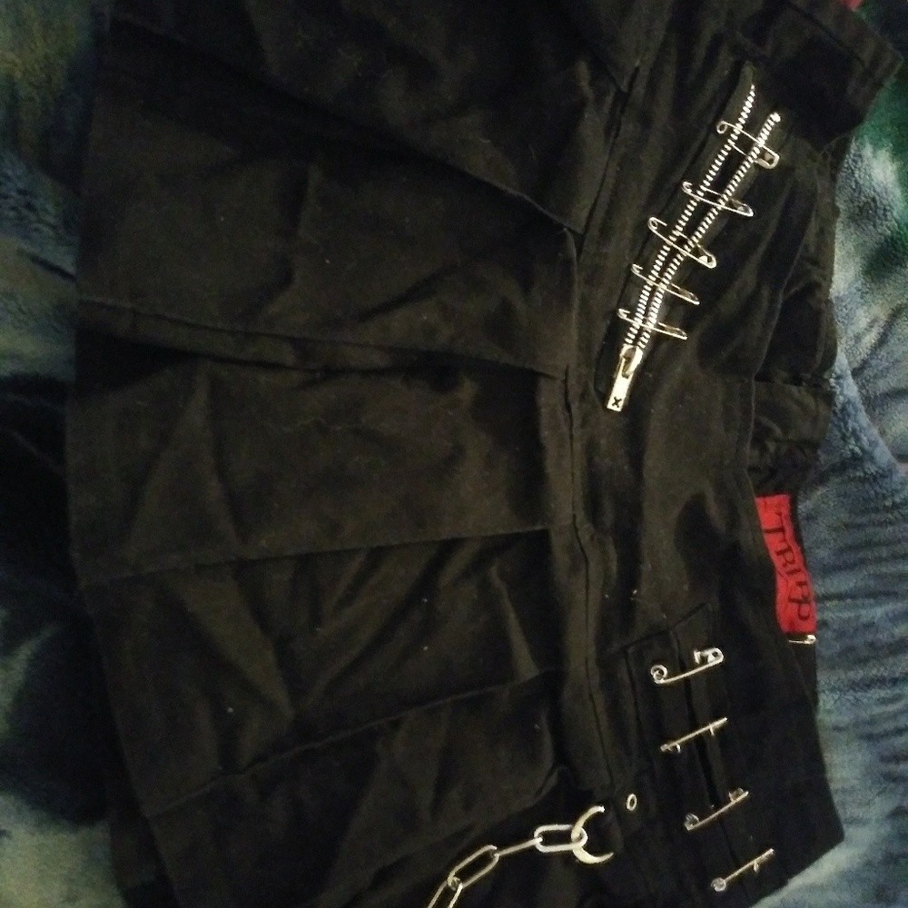 Trap skirt hot topic